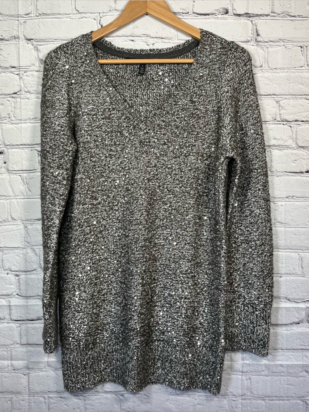 White House Black Market Tunic Sequin Sweater Womens Small Gray Metallic V-Neck